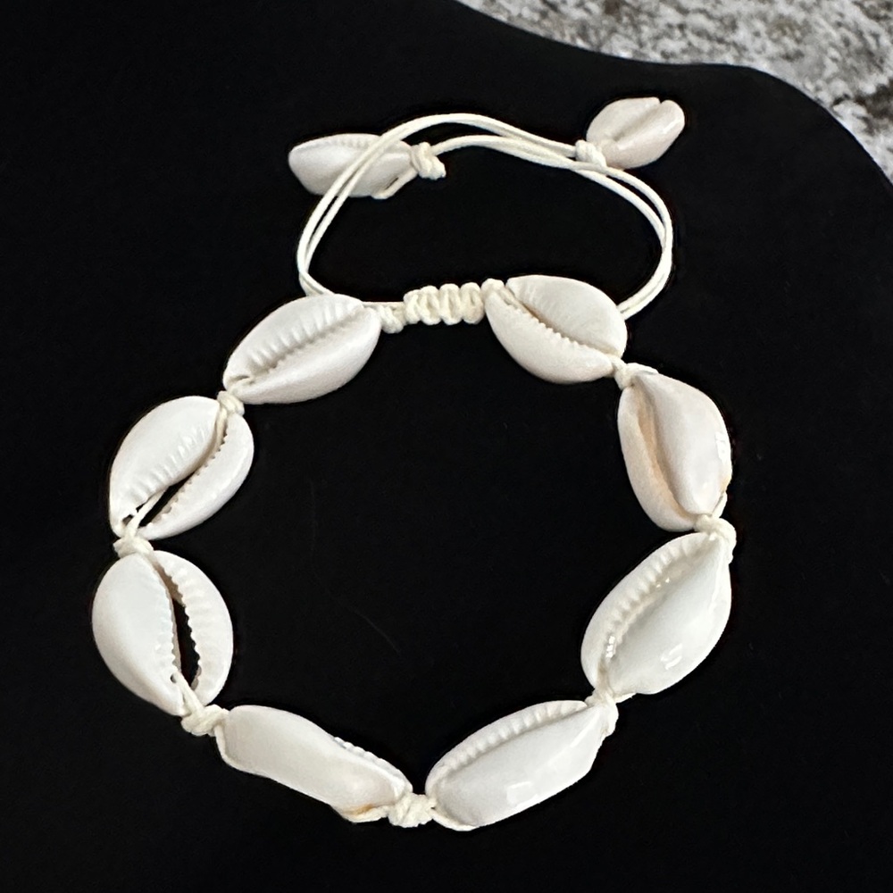 Elegant White Cowrie Shell Bracelet/Anklet